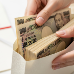 敬老の日に現金は失礼？相場とマナー、喜ばれる渡し方を解説